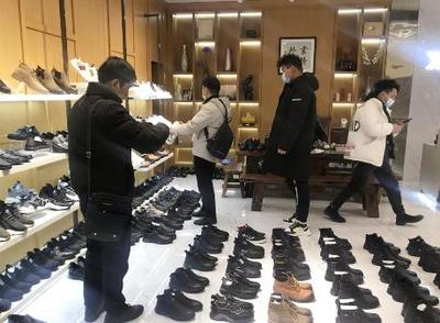 漢口北鞋業(yè)皮具城春季新款品鑒會(huì)立足線上線下 2021年輕便、實(shí)用型鞋類更暢銷